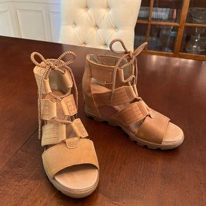 Sorel  JoanieII Lace  NEW.  NEVER WORN